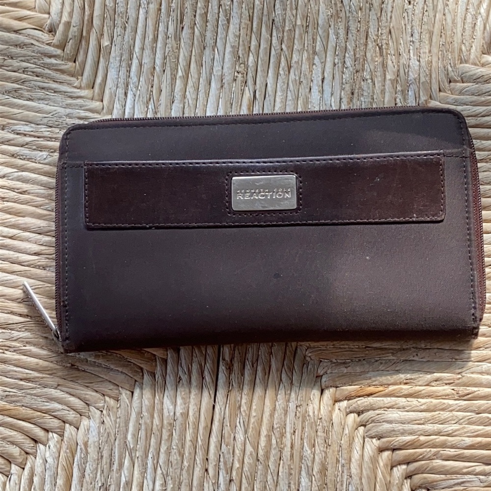 Kenneth Cole Reaction accordion wallet brown